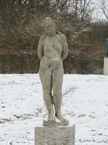 Skulptur im Rosengarten